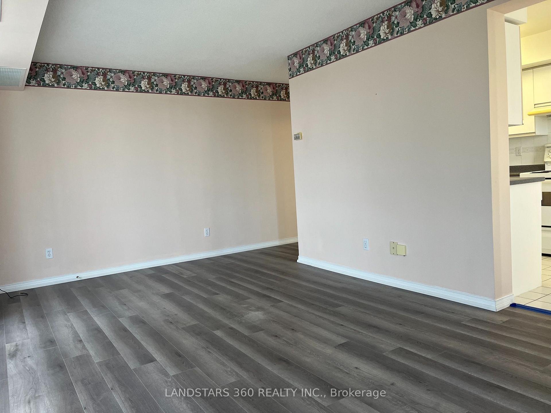 Photo 3 of Unit 902, 18 Hillcrest Avenue, North York, Willowdale East — HOMEH