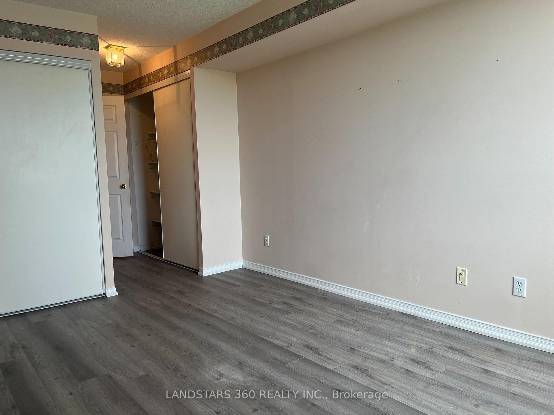 Photo 8 of Unit 902, 18 Hillcrest Avenue, North York, Willowdale East — HOMEH