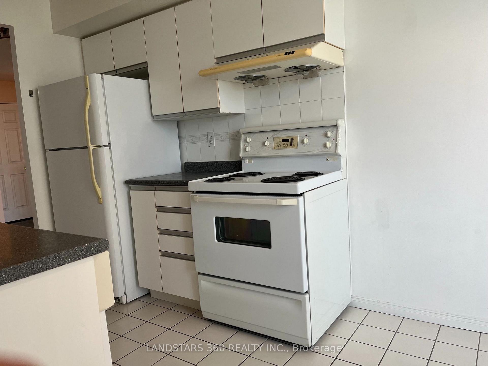 Photo 9 of Unit 902, 18 Hillcrest Avenue, North York, Willowdale East — HOMEH