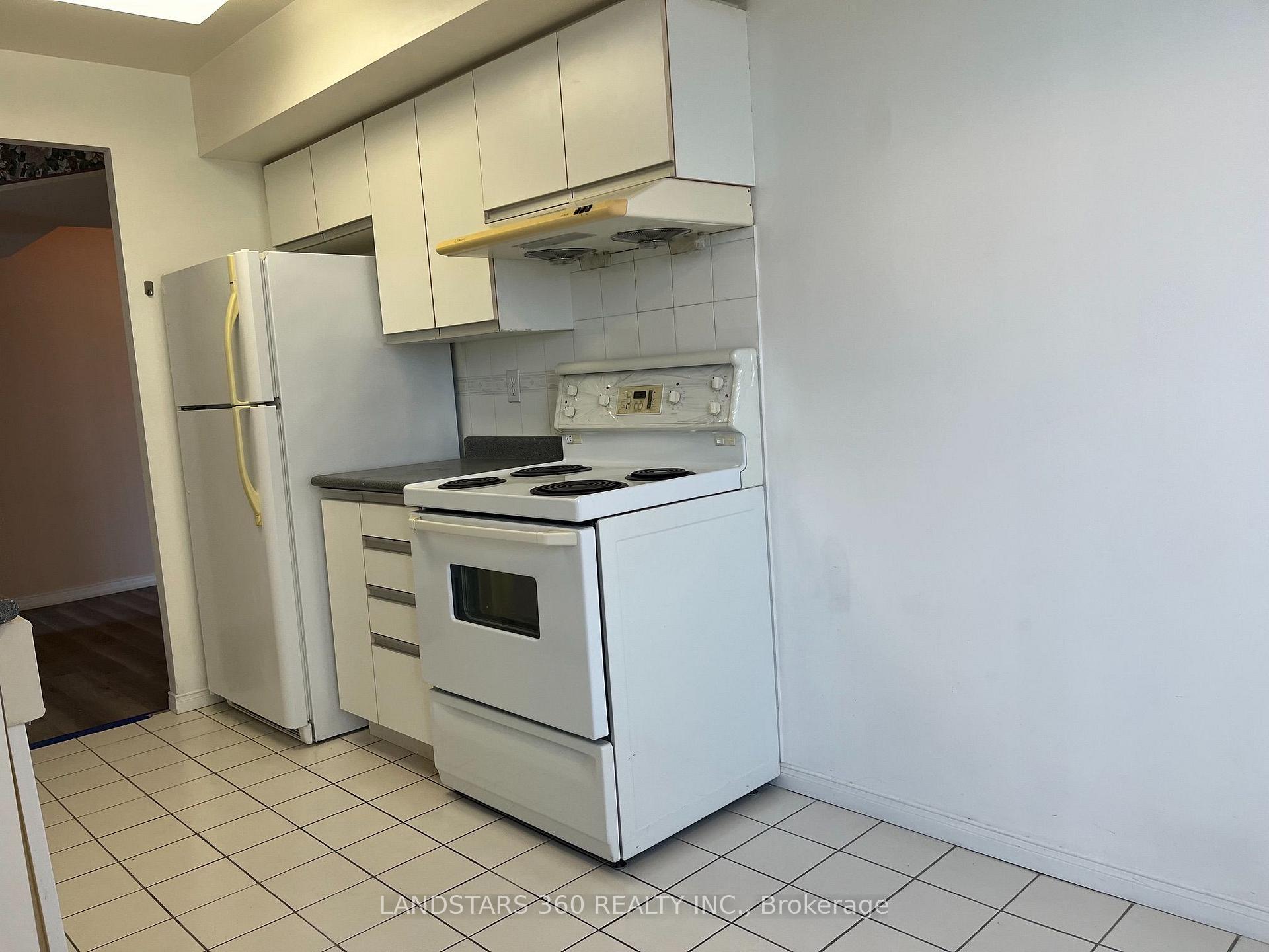 Photo 11 of Unit 902, 18 Hillcrest Avenue, North York, Willowdale East — HOMEH