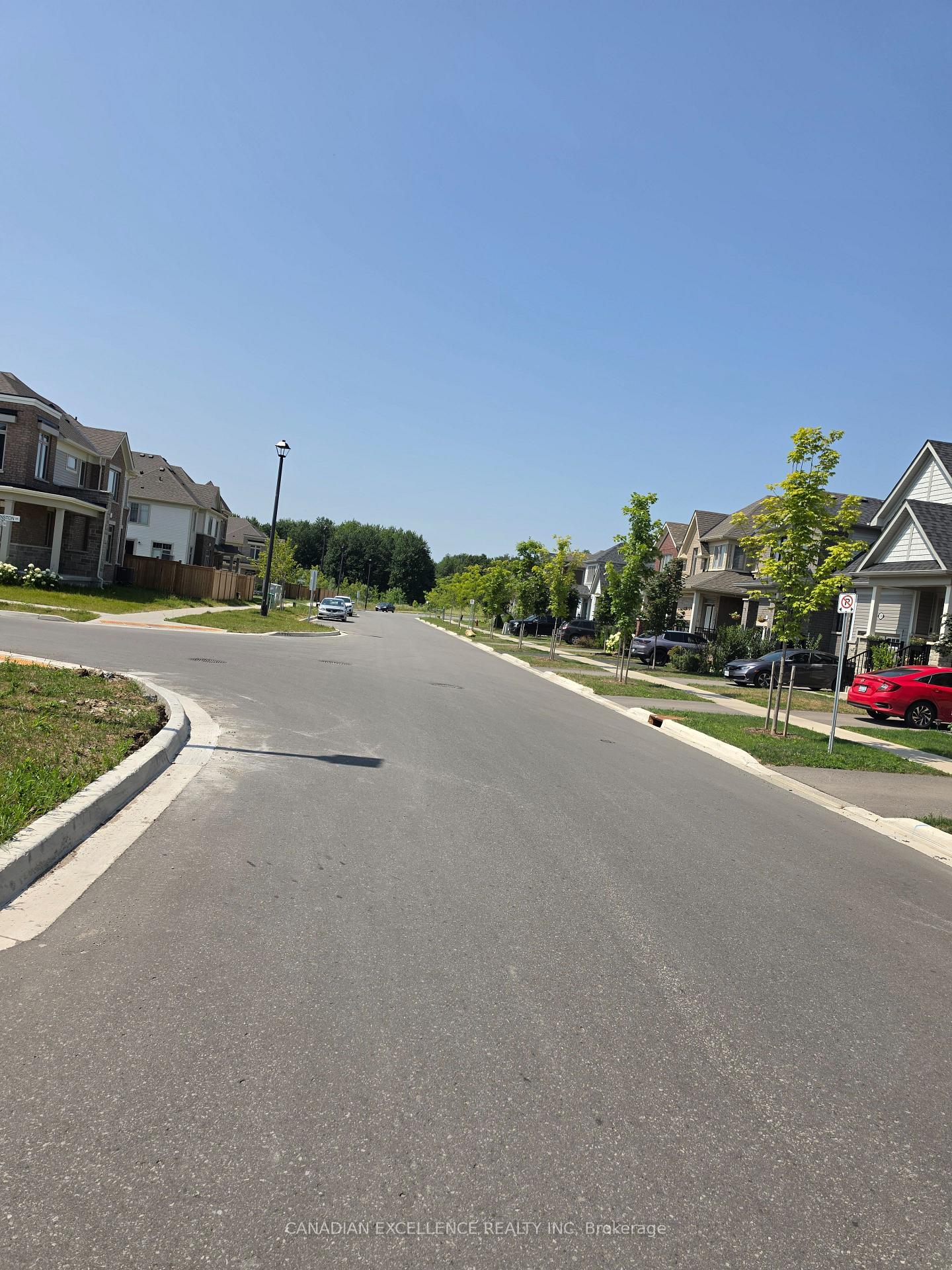 Photo 4 of 10 Edminston Drive, Centre Wellington, Fergus — HOMEH
