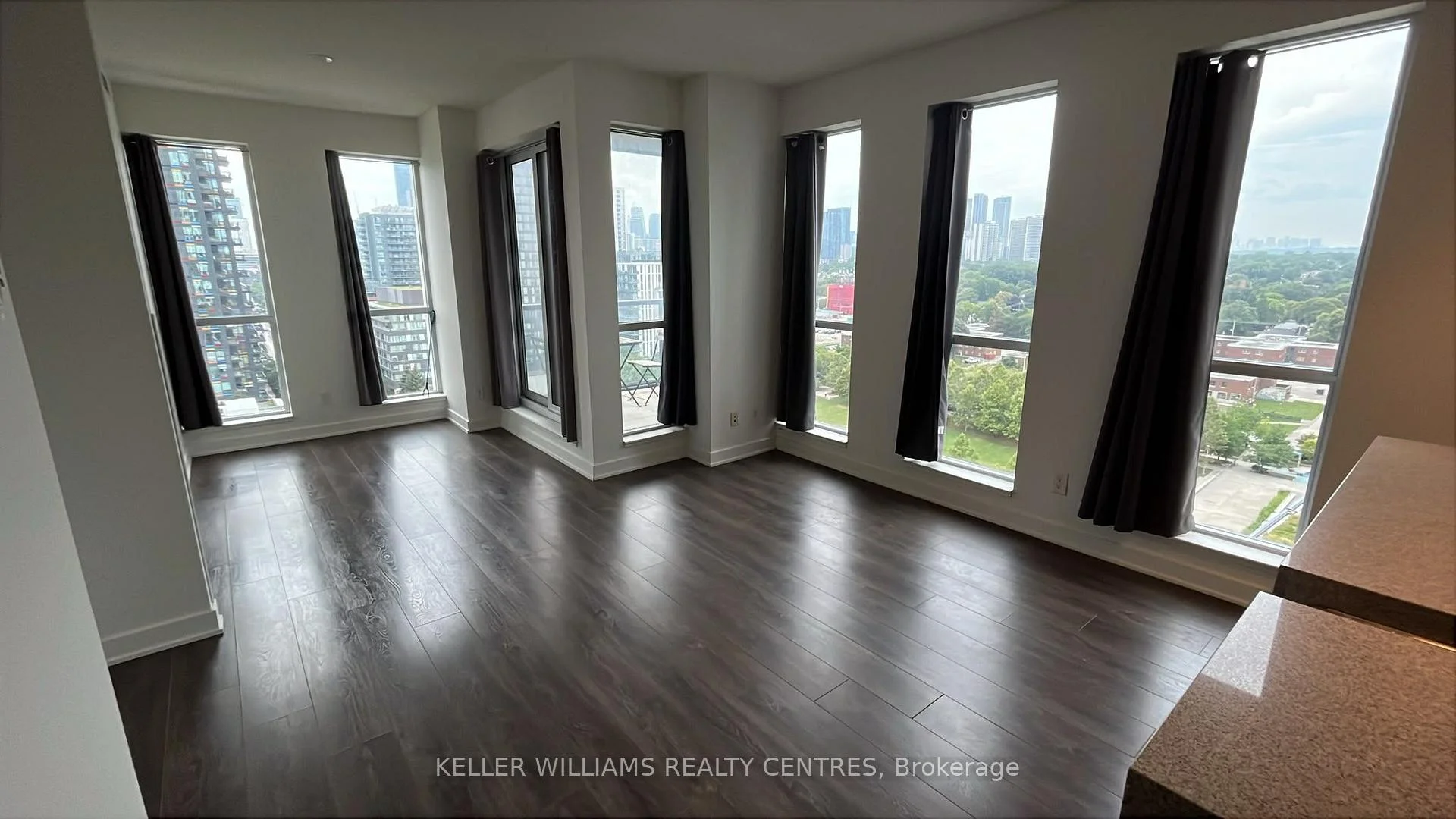 Photo 3 of Unit 1409, 170 Sumach Street, Toronto, Regent Park — HOMEH