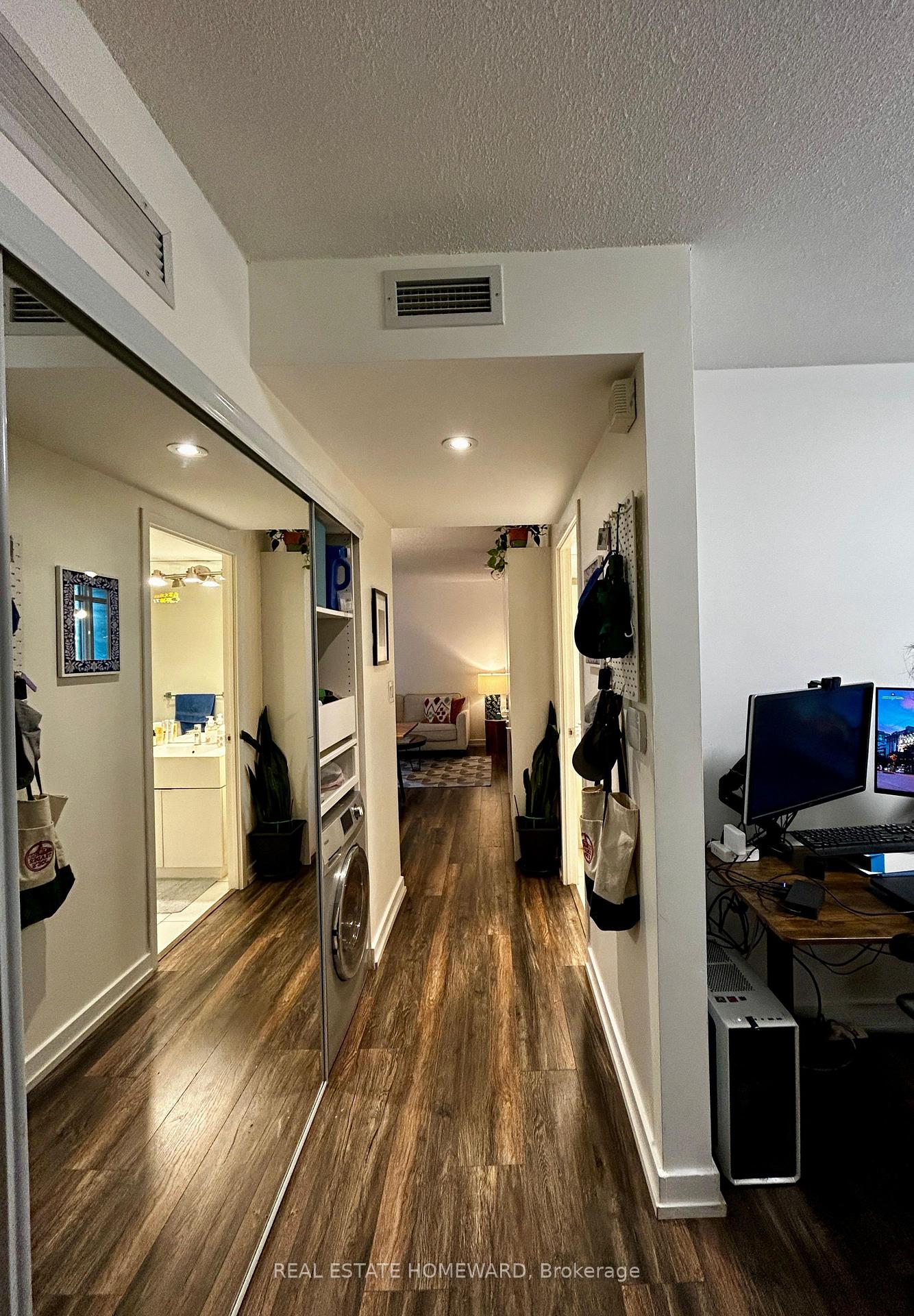 Photo 2 of Unit 331, 15 Iceboat Terrace, Toronto, Waterfront Communities — HOMEH