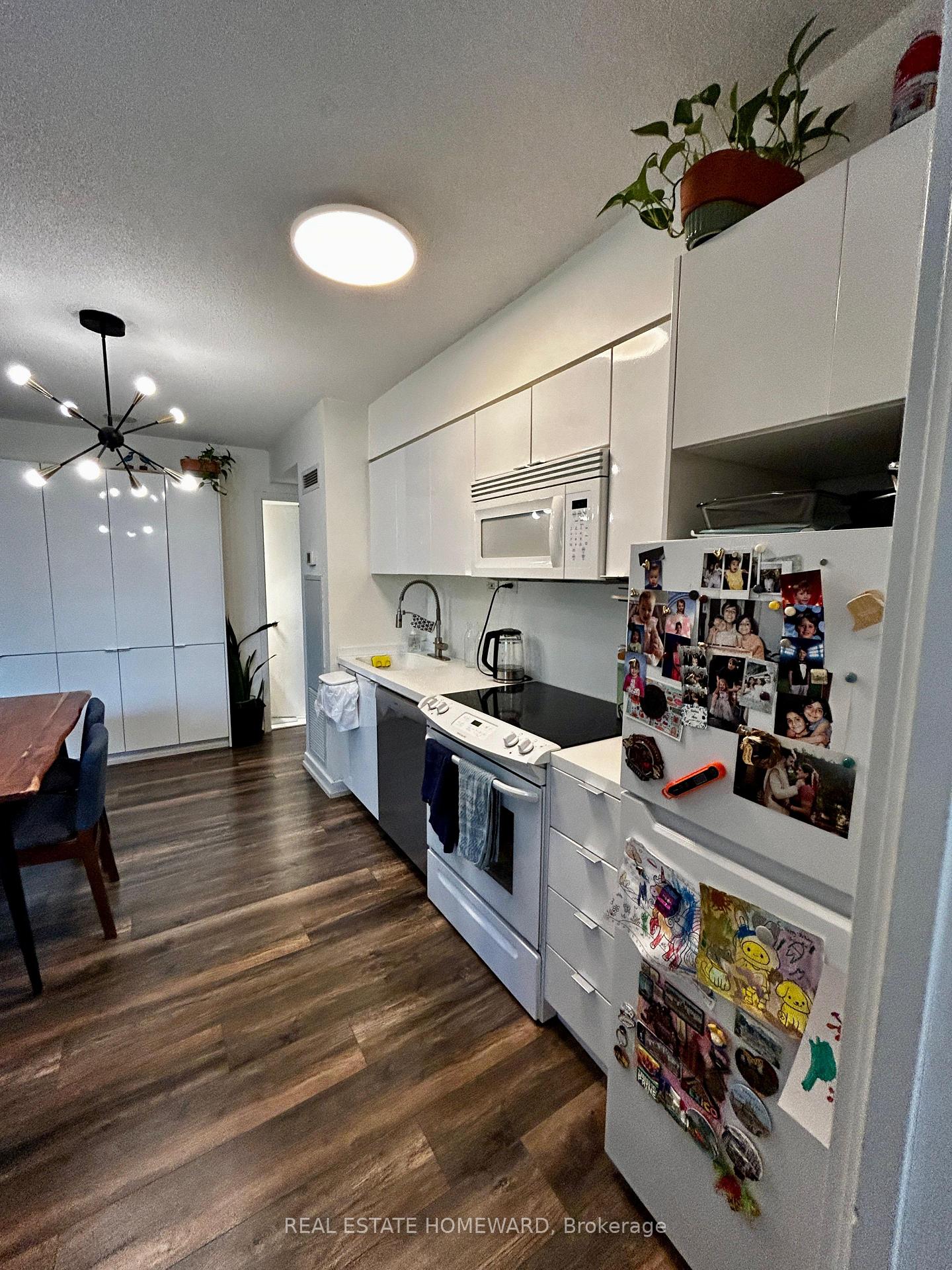 Photo 5 of Unit 331, 15 Iceboat Terrace, Toronto, Waterfront Communities — HOMEH