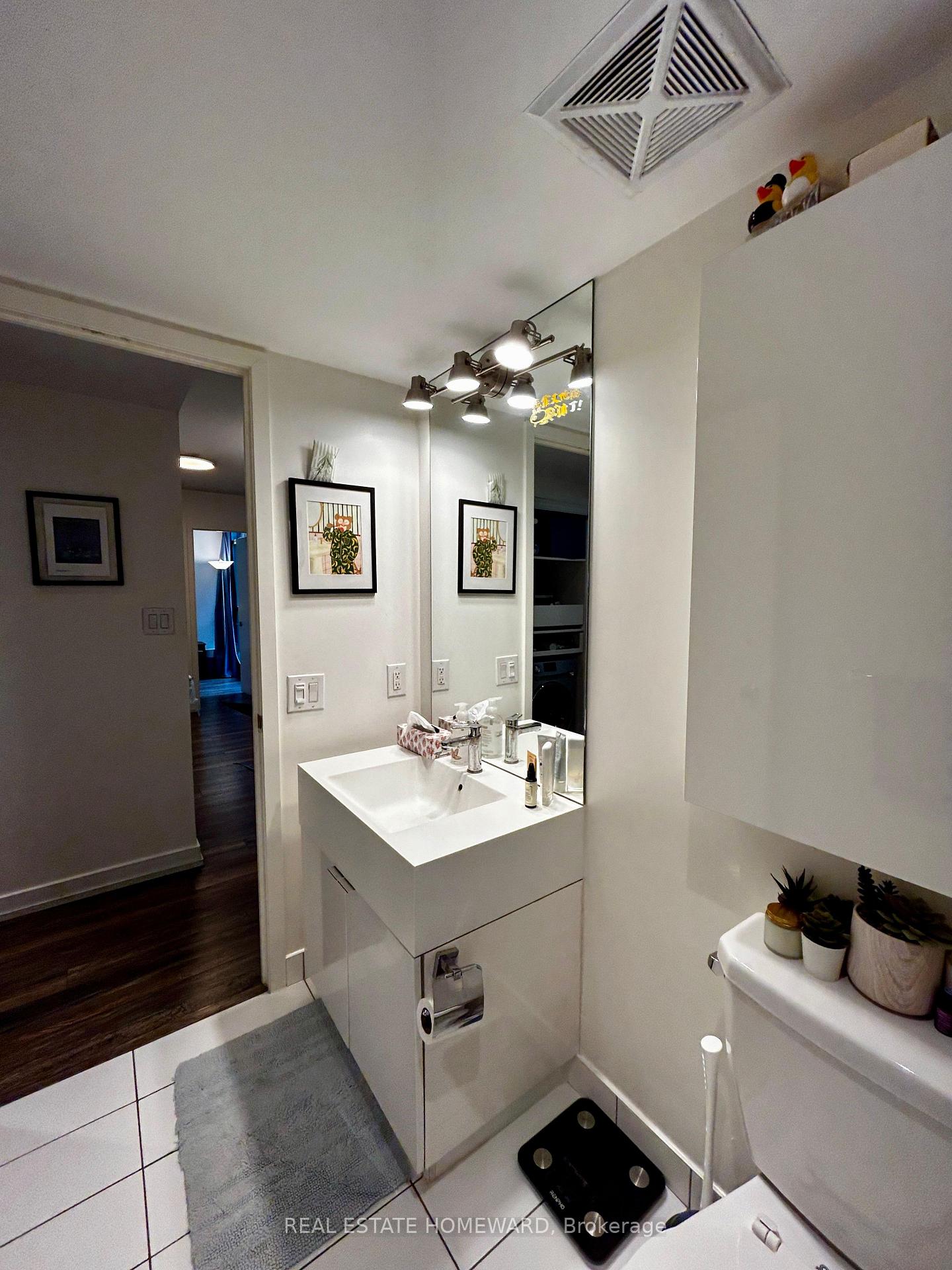 Photo 9 of Unit 331, 15 Iceboat Terrace, Toronto, Waterfront Communities — HOMEH