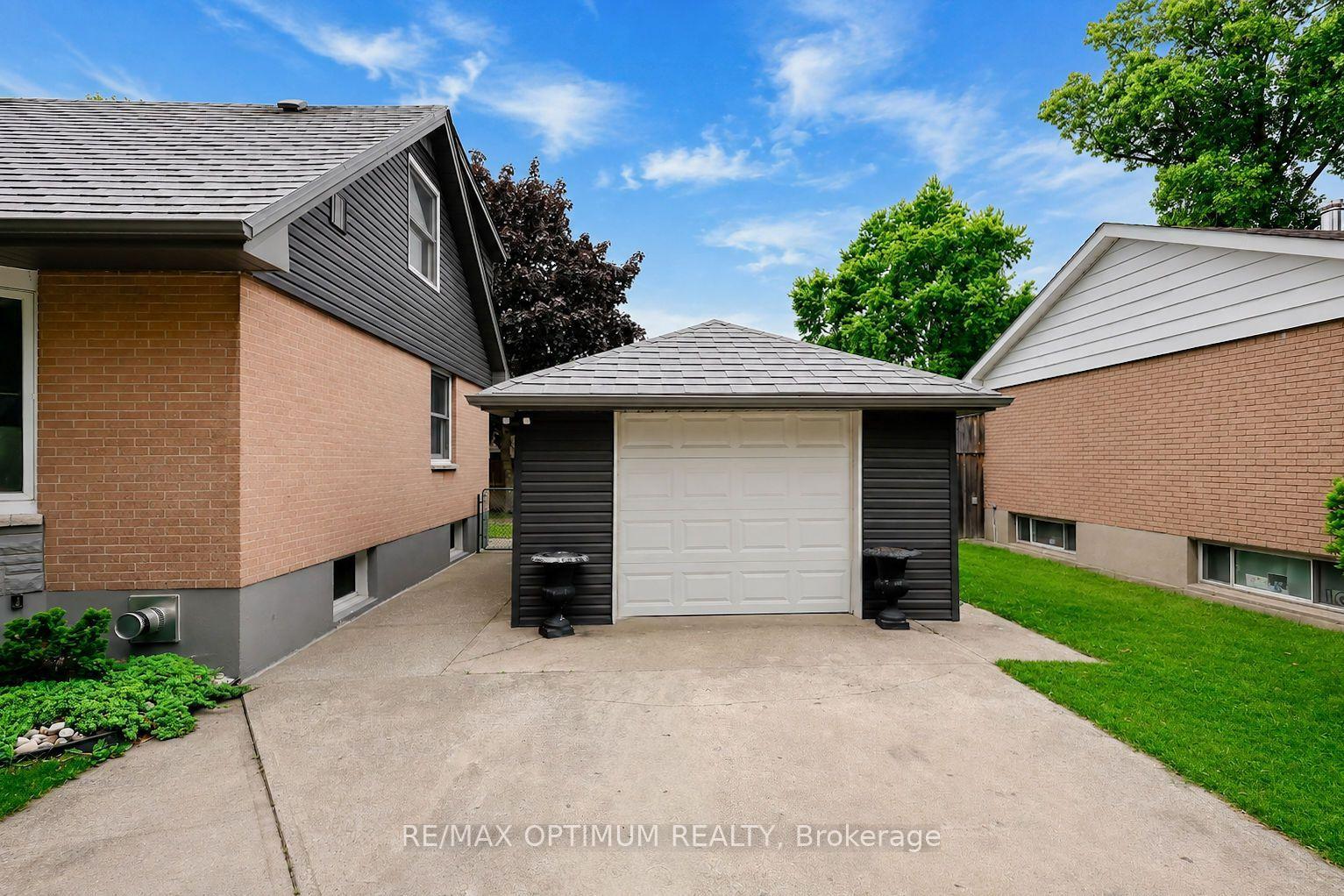 Photo 2 of 25 Buckingham Road, Sarnia — HOMEH