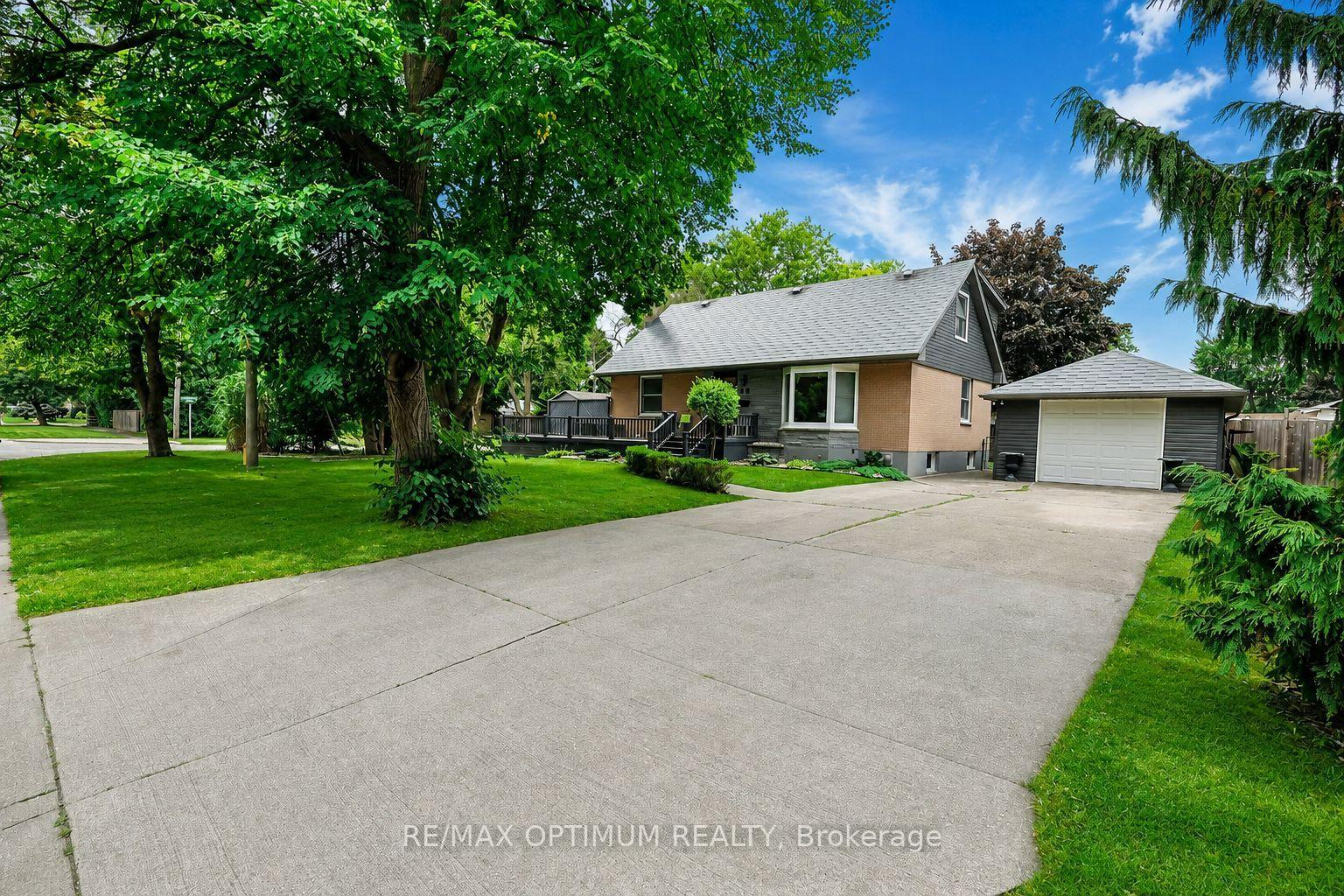 Photo 3 of 25 Buckingham Road, Sarnia — HOMEH