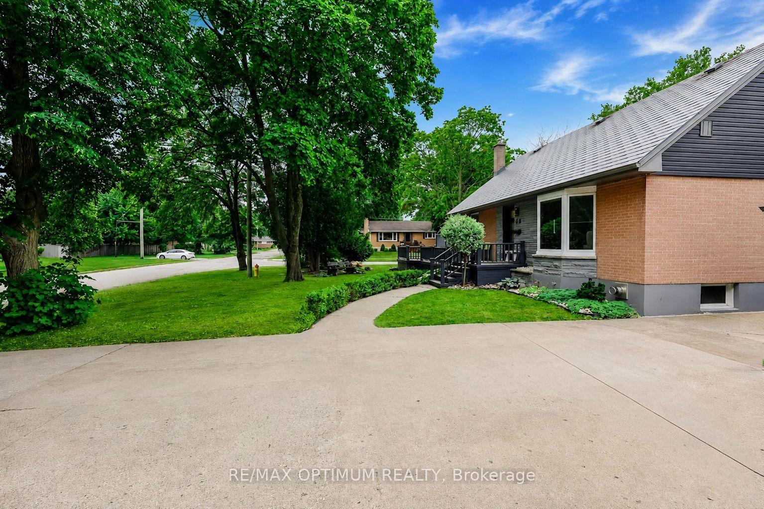 Photo 4 of 25 Buckingham Road, Sarnia — HOMEH
