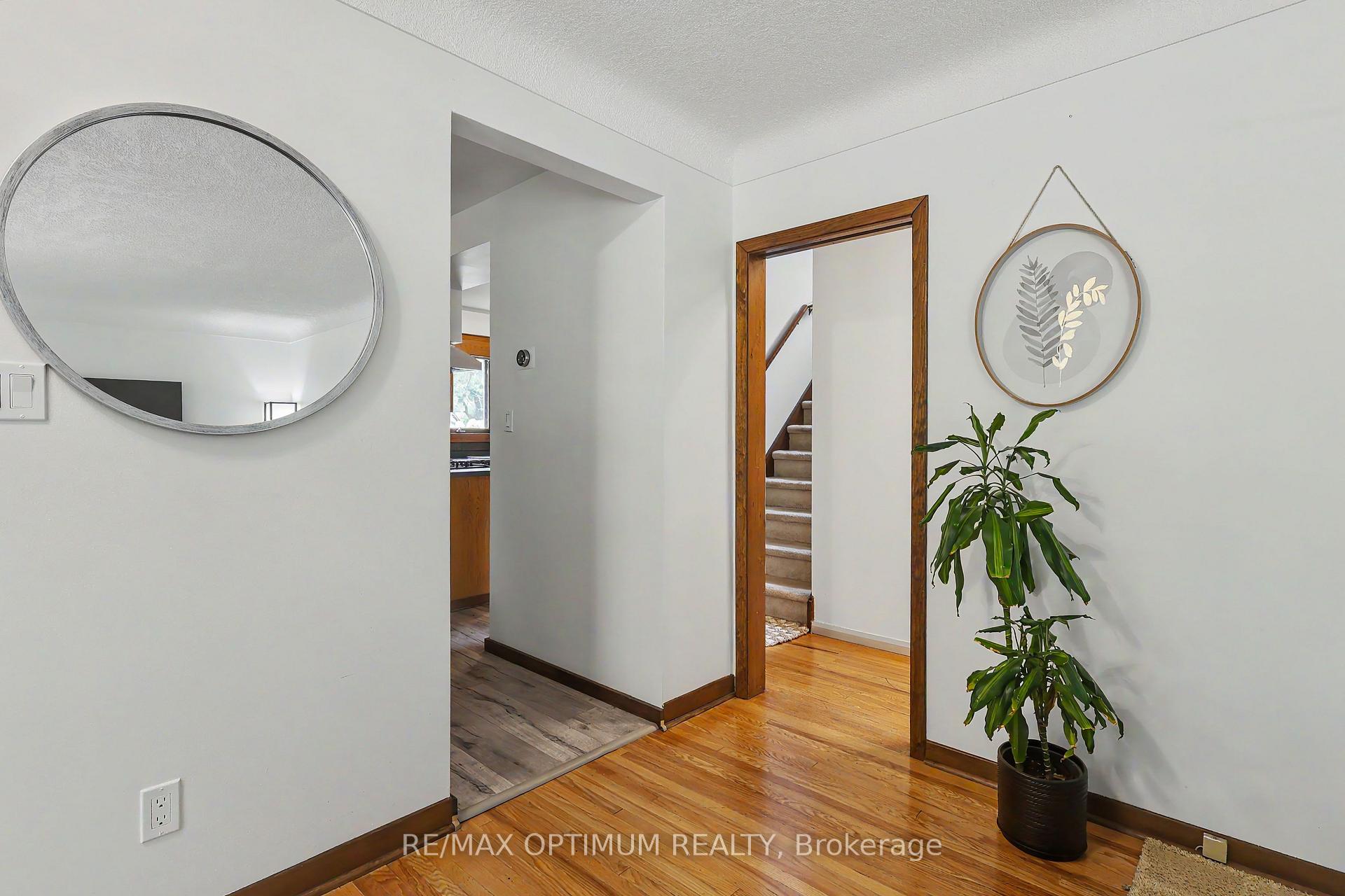 Photo 8 of 25 Buckingham Road, Sarnia — HOMEH