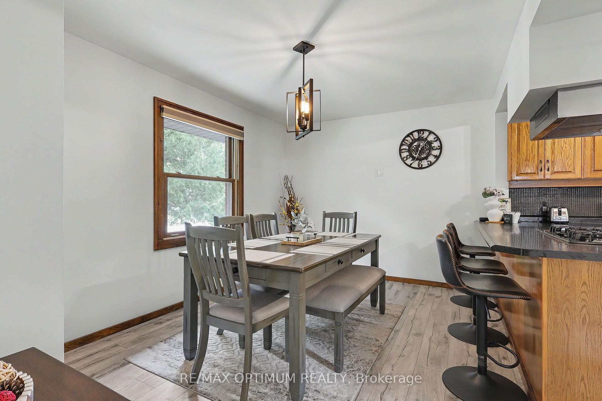 Photo 9 of 25 Buckingham Road, Sarnia — HOMEH