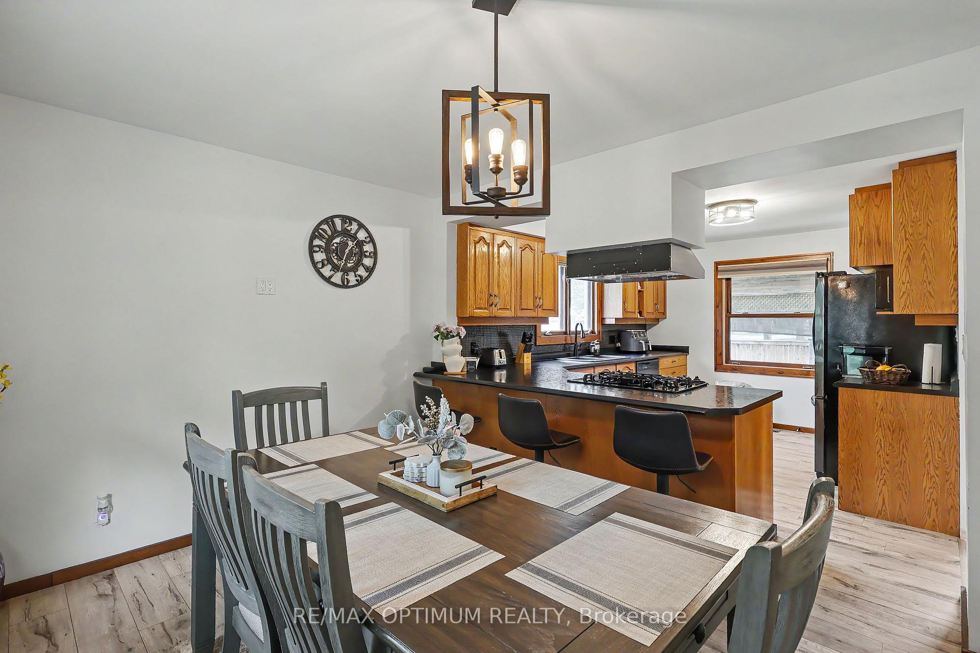 Photo 10 of 25 Buckingham Road, Sarnia — HOMEH