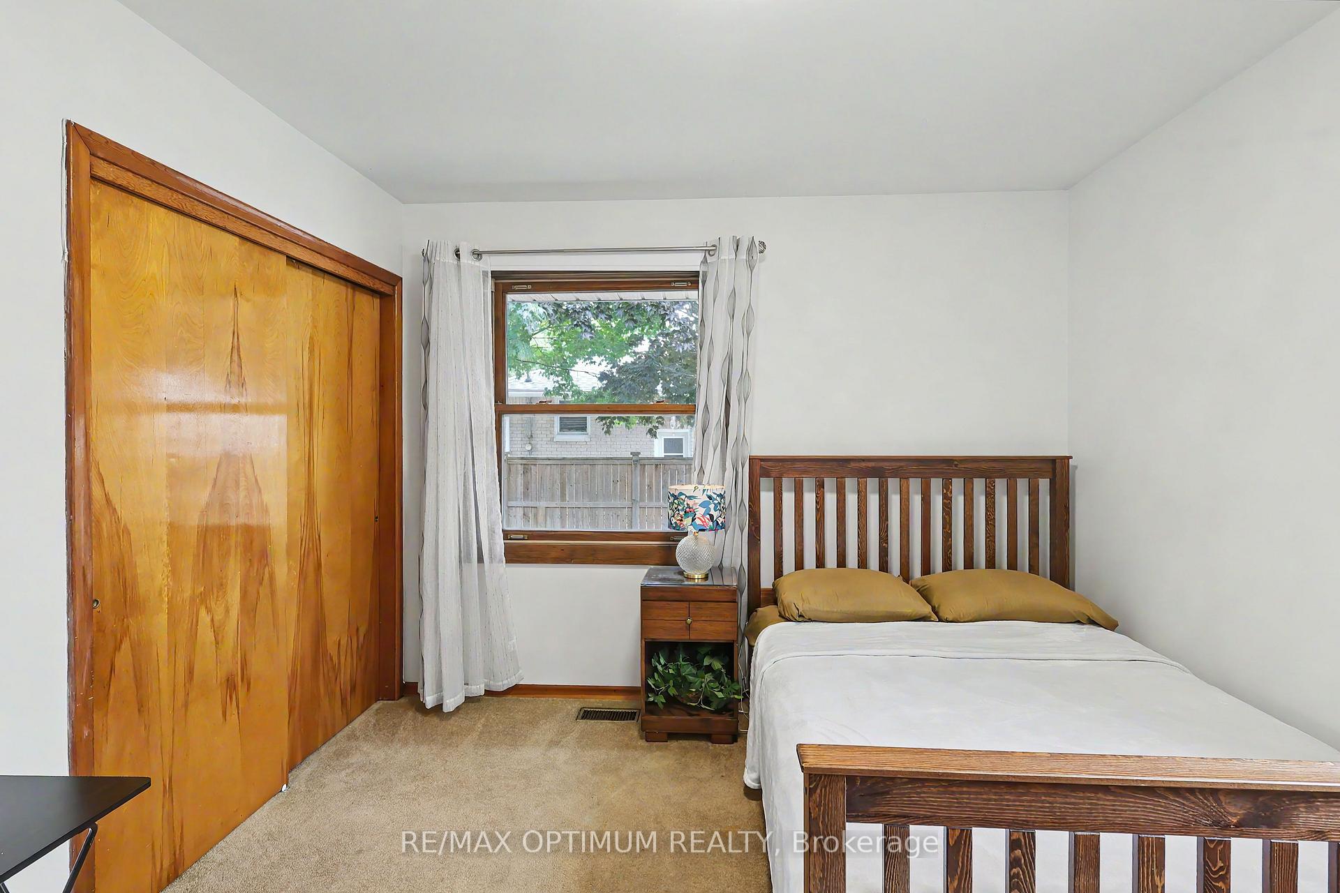 Photo 15 of 25 Buckingham Road, Sarnia — HOMEH