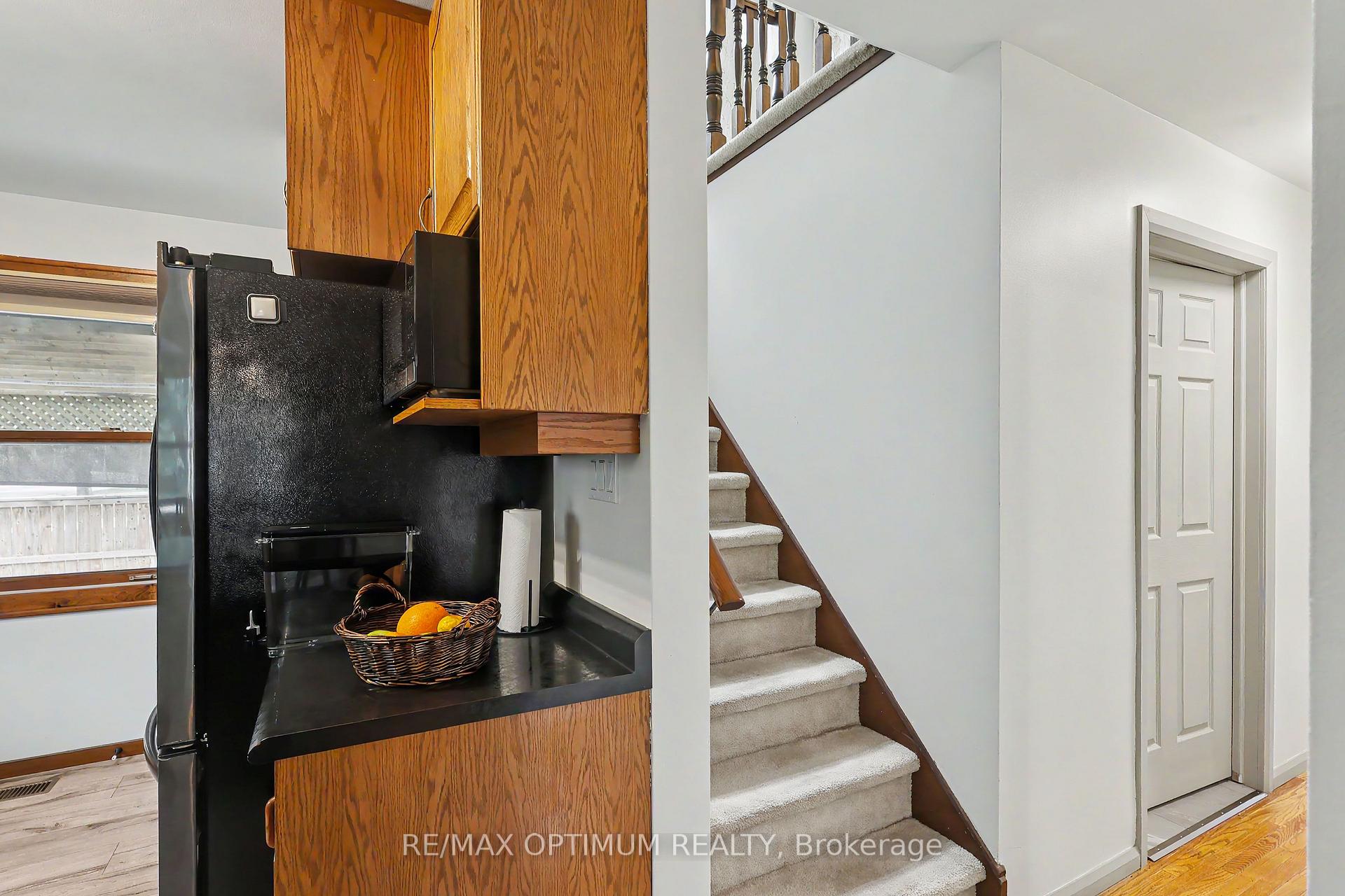 Photo 20 of 25 Buckingham Road, Sarnia — HOMEH