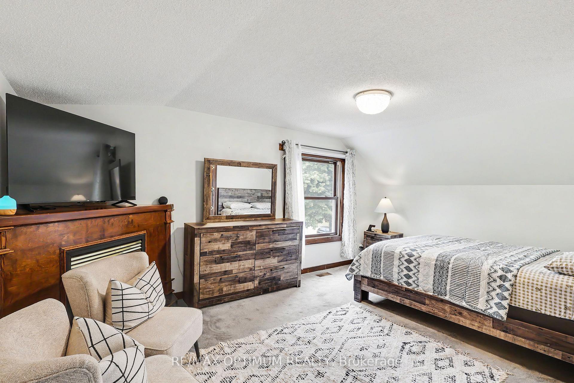 Photo 22 of 25 Buckingham Road, Sarnia — HOMEH