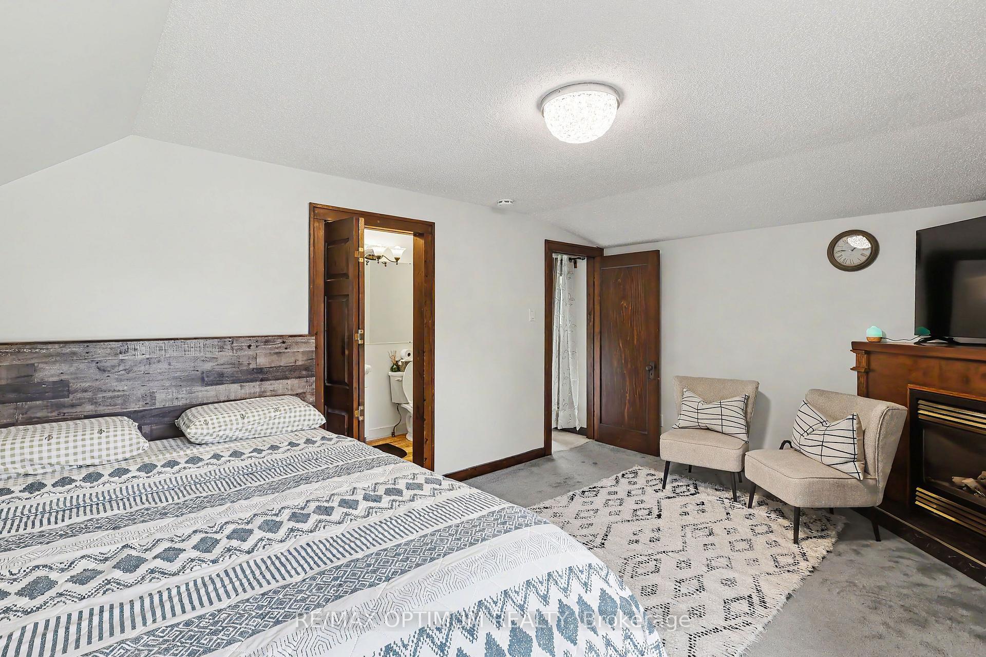 Photo 23 of 25 Buckingham Road, Sarnia — HOMEH
