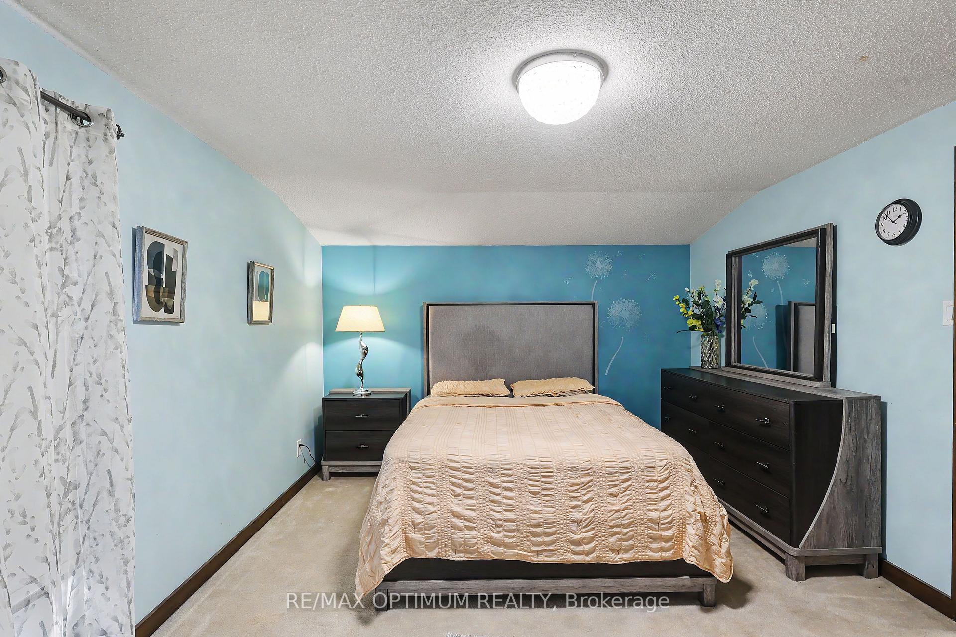 Photo 26 of 25 Buckingham Road, Sarnia — HOMEH