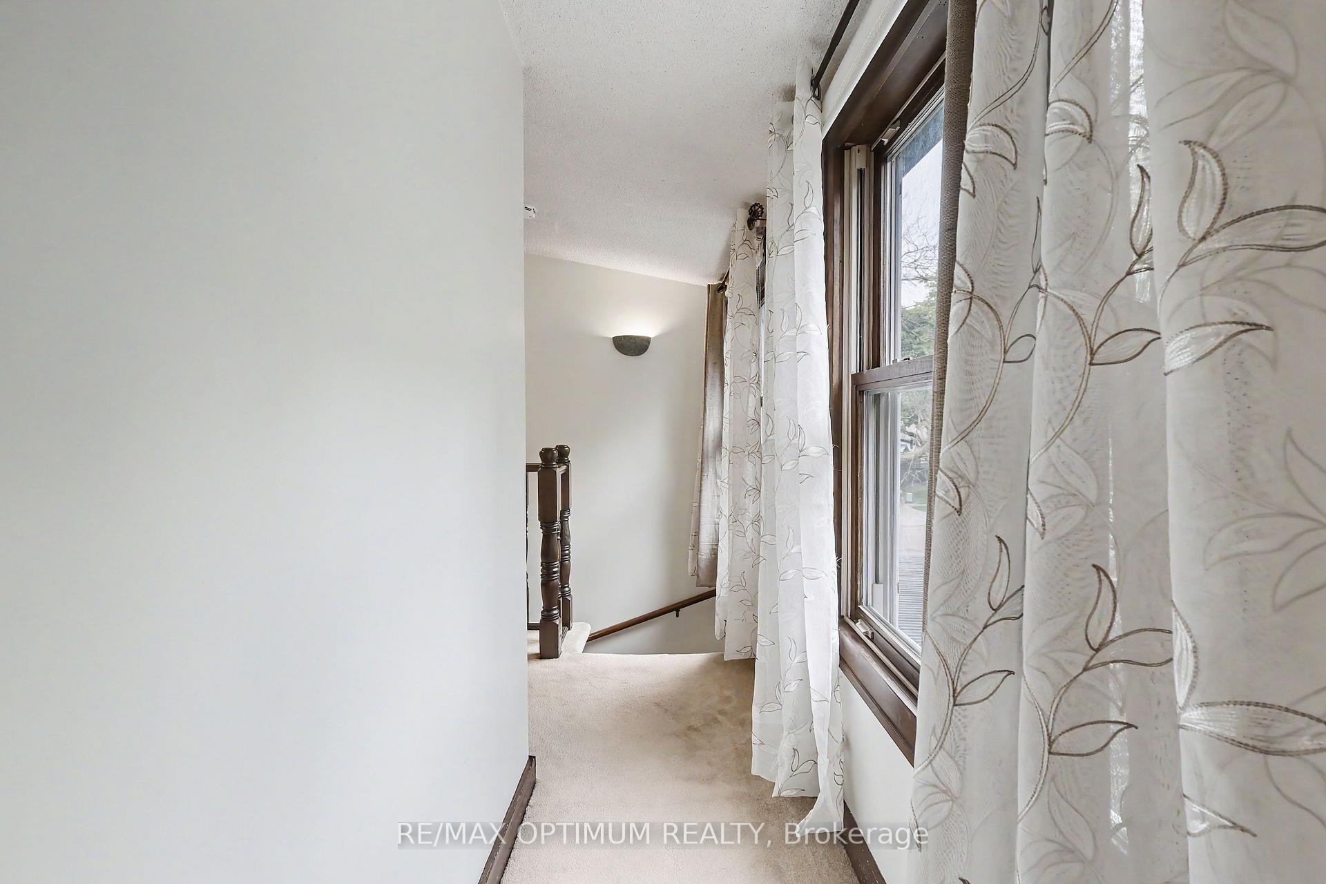 Photo 28 of 25 Buckingham Road, Sarnia — HOMEH