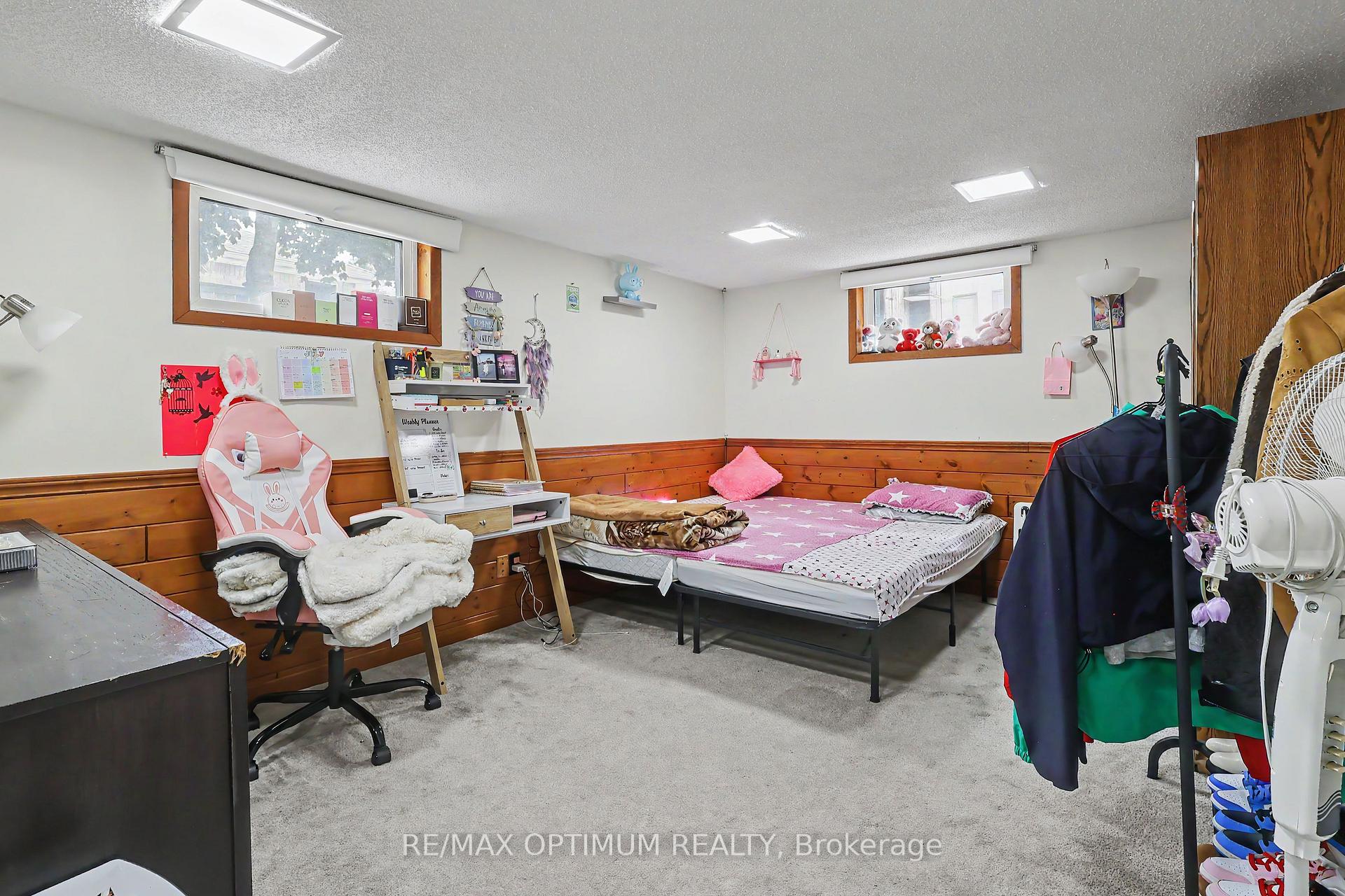 Photo 35 of 25 Buckingham Road, Sarnia — HOMEH