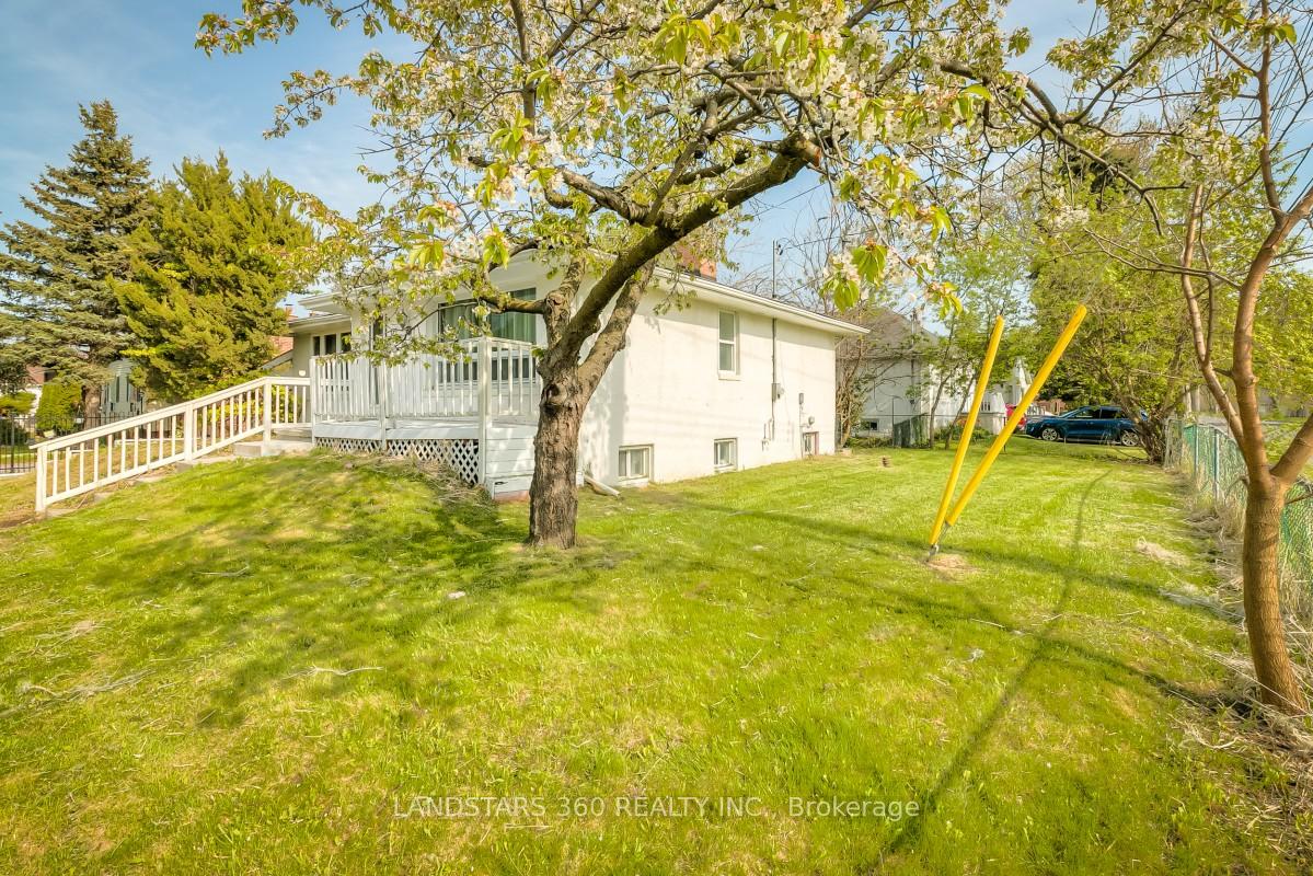 Photo 3 of 127 Galloway Road, Scarborough, West Hill — HOMEH