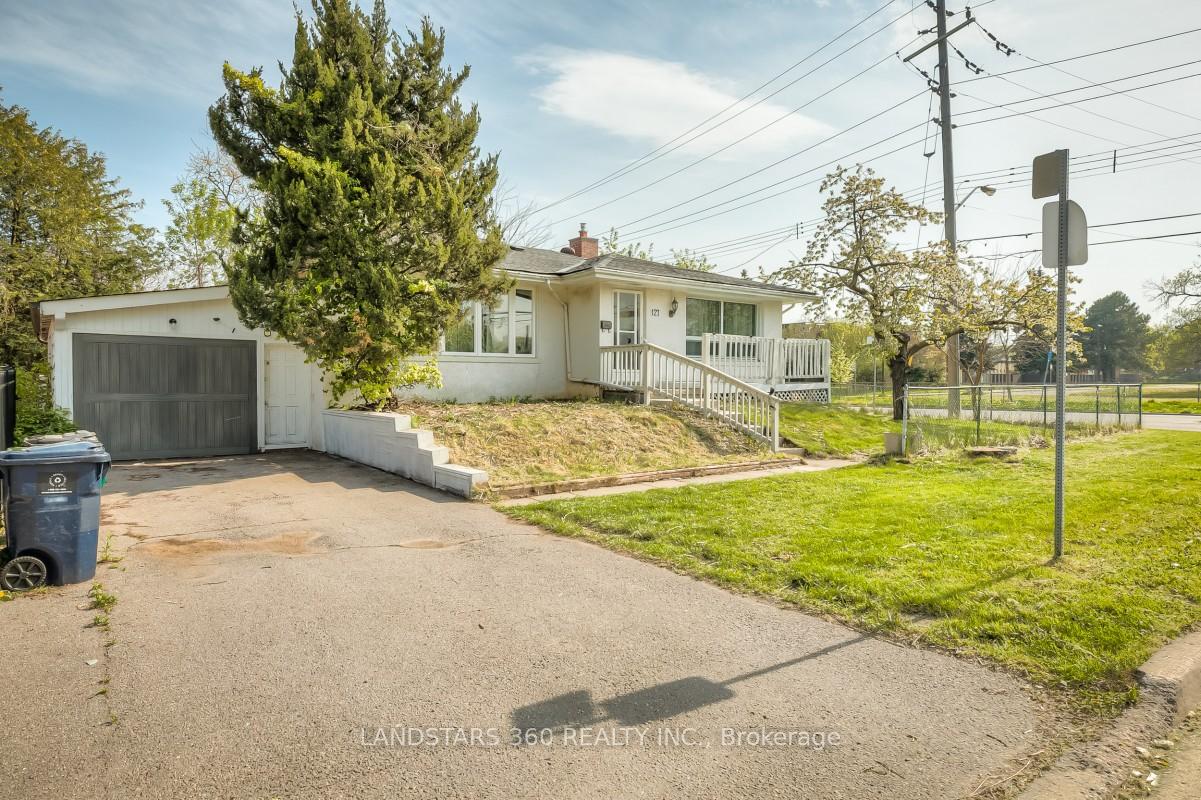 Photo 4 of 127 Galloway Road, Scarborough, West Hill — HOMEH