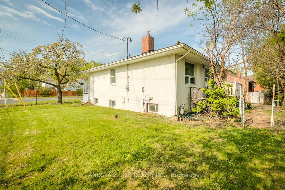 Photo 5 of 127 Galloway Road, Scarborough, West Hill — HOMEH