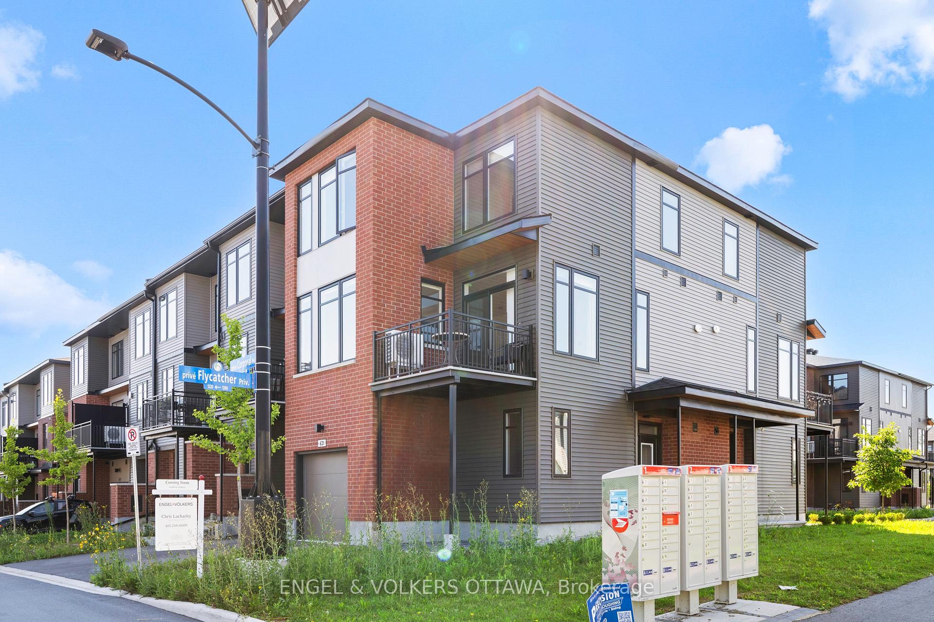 Photo 2 of 631 Corporal Private, Ottawa, Blossom Park/Kemp Park/Findlay Creek — HOMEH