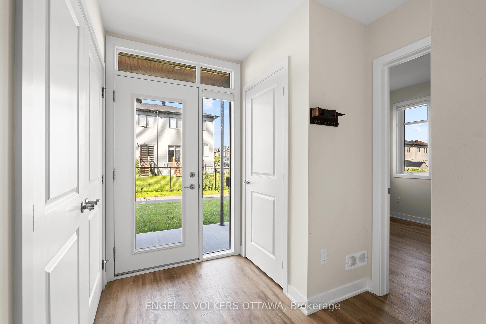 Photo 3 of 631 Corporal Private, Ottawa, Blossom Park/Kemp Park/Findlay Creek — HOMEH