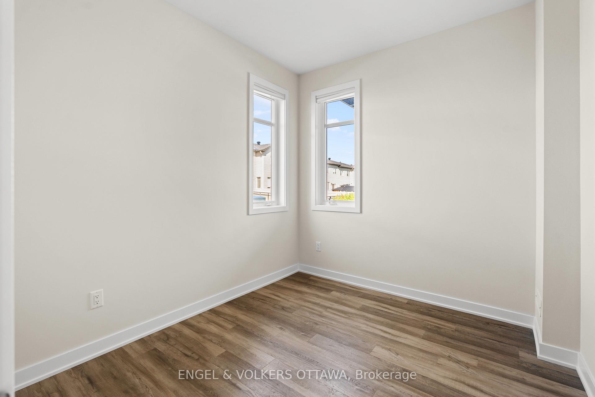 Photo 4 of 631 Corporal Private, Ottawa, Blossom Park/Kemp Park/Findlay Creek — HOMEH