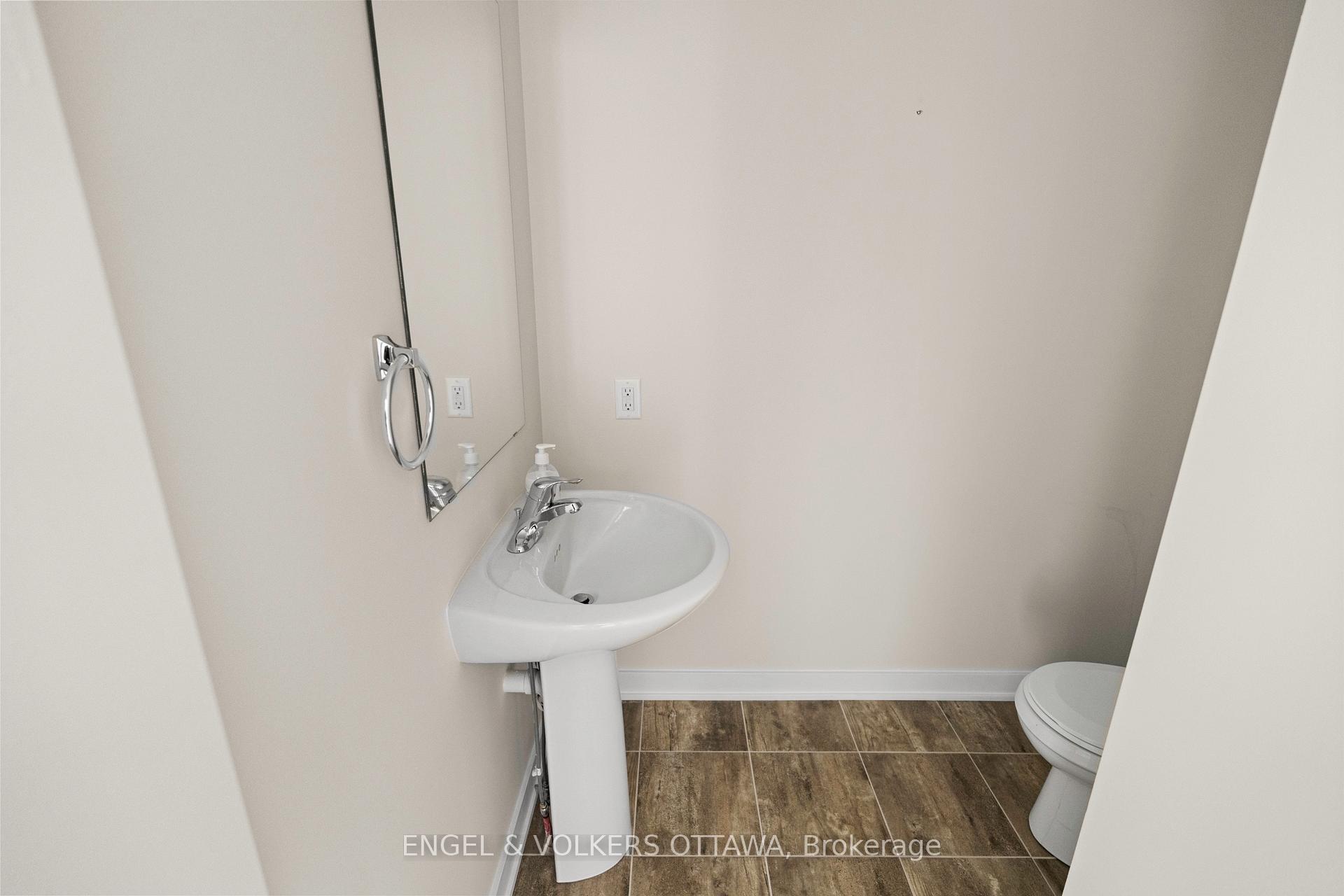 Photo 5 of 631 Corporal Private, Ottawa, Blossom Park/Kemp Park/Findlay Creek — HOMEH