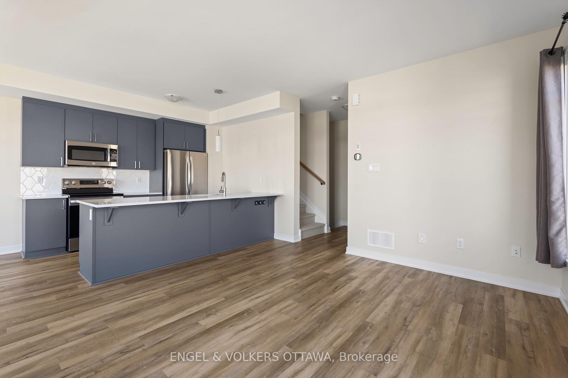 Photo 8 of 631 Corporal Private, Ottawa, Blossom Park/Kemp Park/Findlay Creek — HOMEH