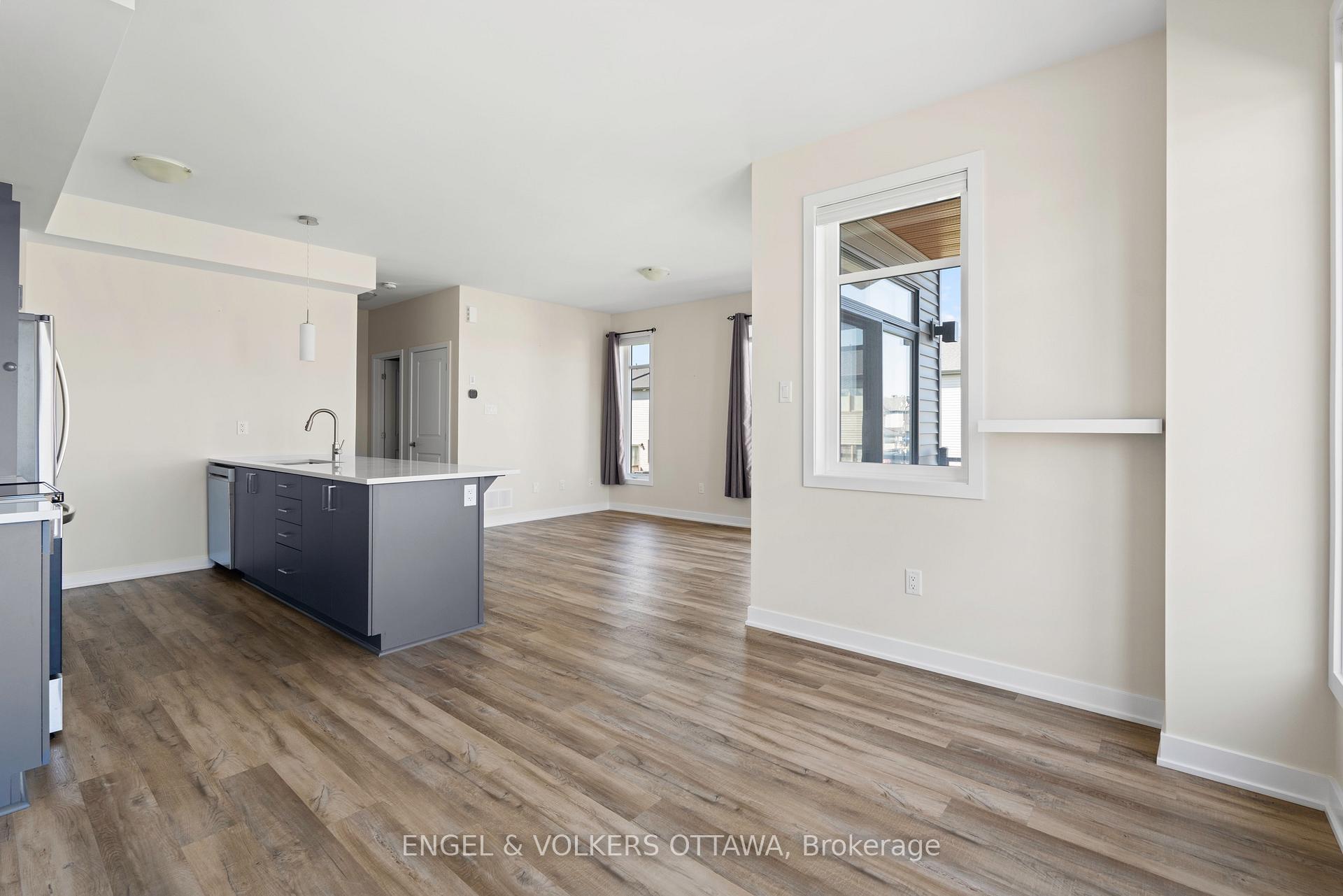 Photo 11 of 631 Corporal Private, Ottawa, Blossom Park/Kemp Park/Findlay Creek — HOMEH