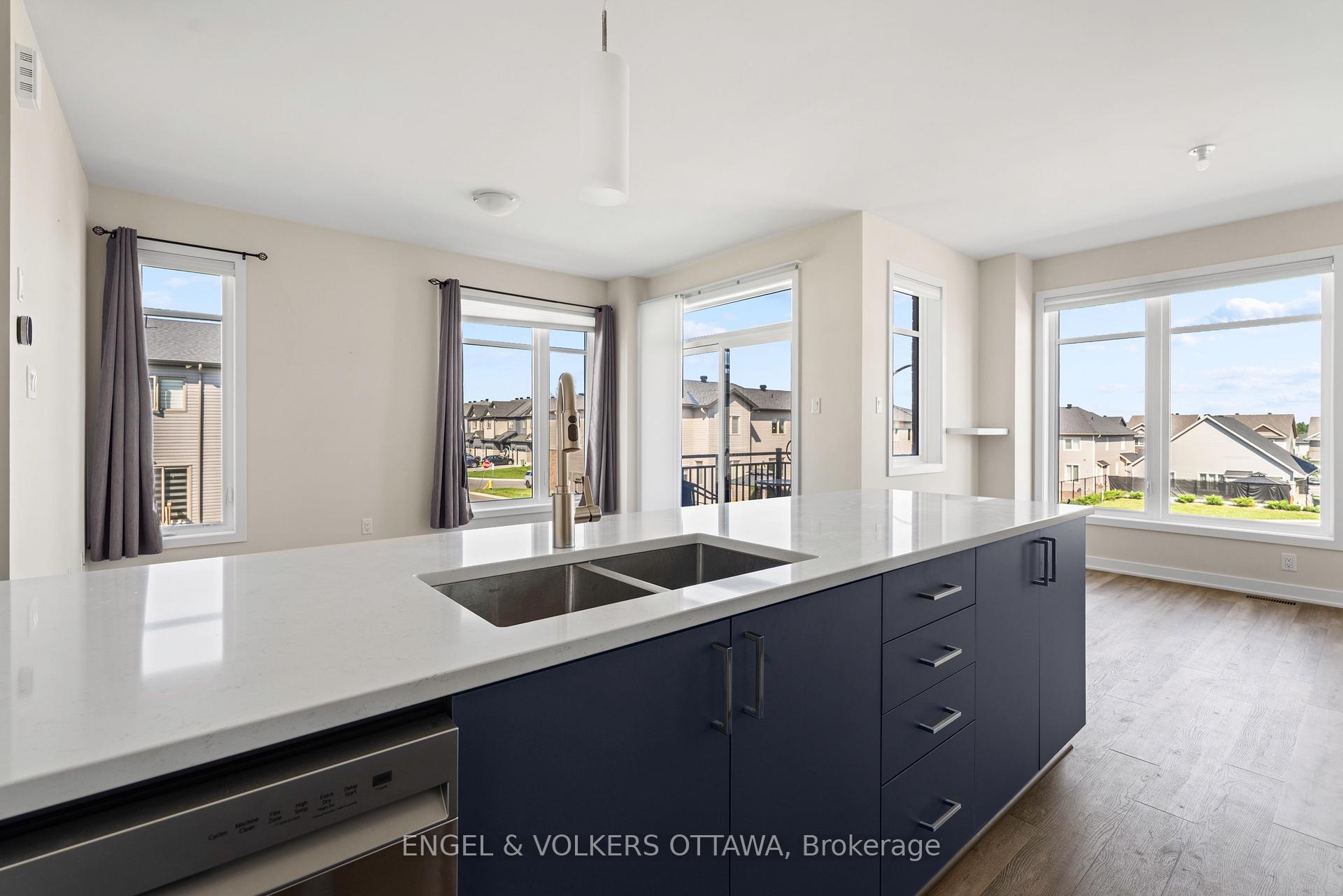 Photo 16 of 631 Corporal Private, Ottawa, Blossom Park/Kemp Park/Findlay Creek — HOMEH