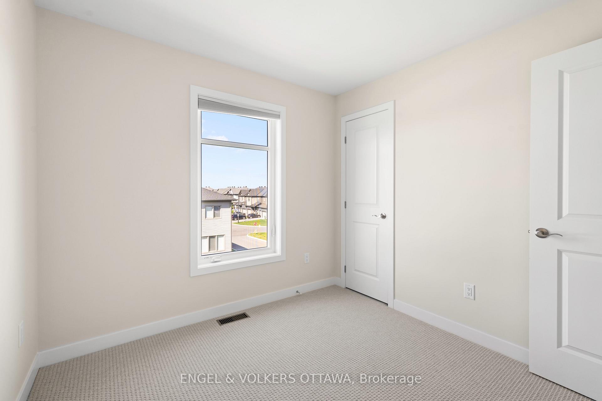 Photo 20 of 631 Corporal Private, Ottawa, Blossom Park/Kemp Park/Findlay Creek — HOMEH