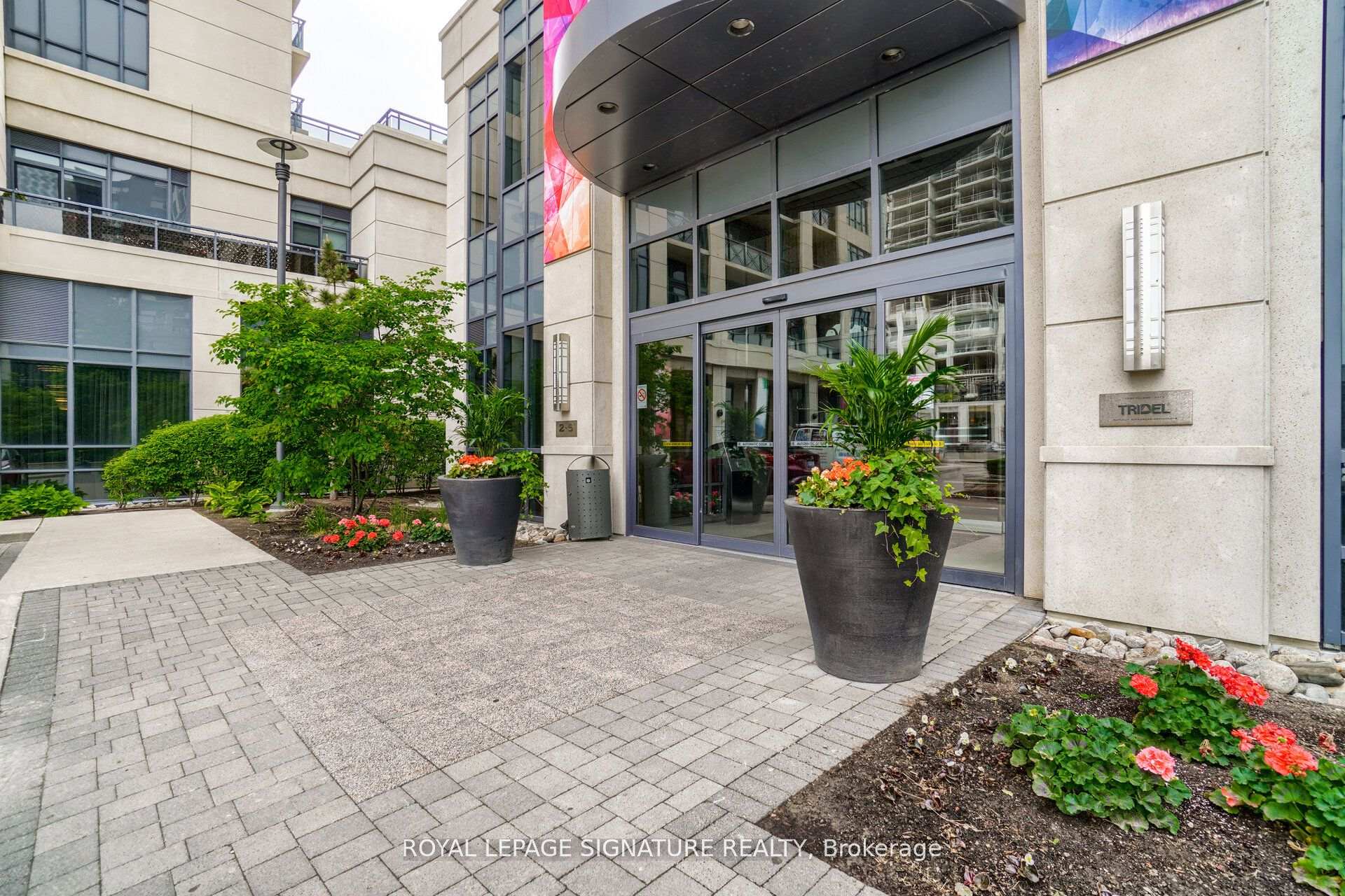 Photo 4 of Unit 926, 2 Eva Road E, Etobicoke, Etobicoke West Mall — HOMEH