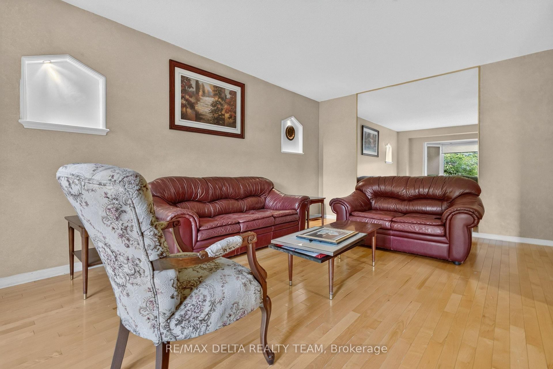 Photo 4 of 13 Sherk Crescent, Ottawa, Kanata - Kanata Lakes/Heritage Hills — HOMEH