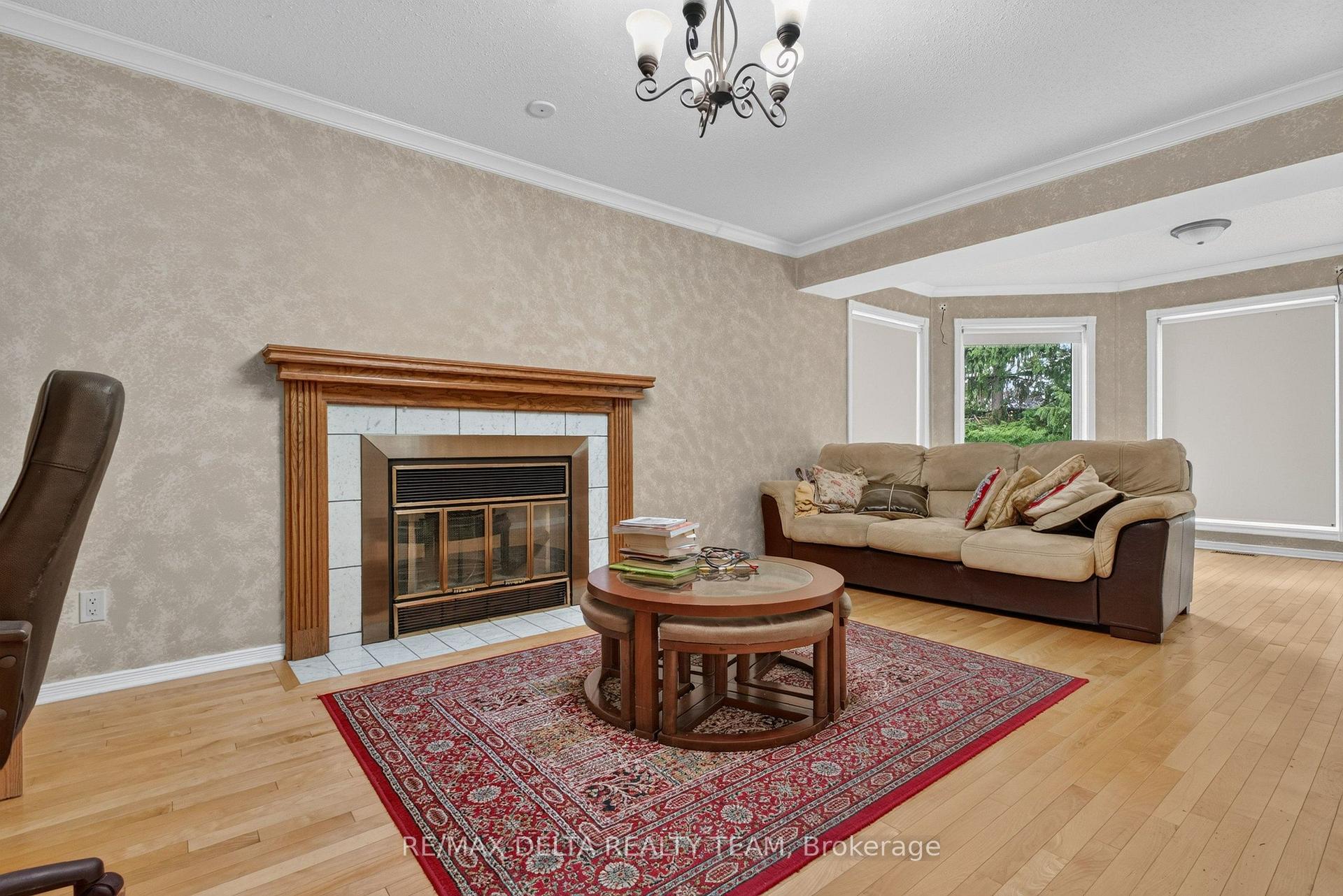 Photo 11 of 13 Sherk Crescent, Ottawa, Kanata - Kanata Lakes/Heritage Hills — HOMEH