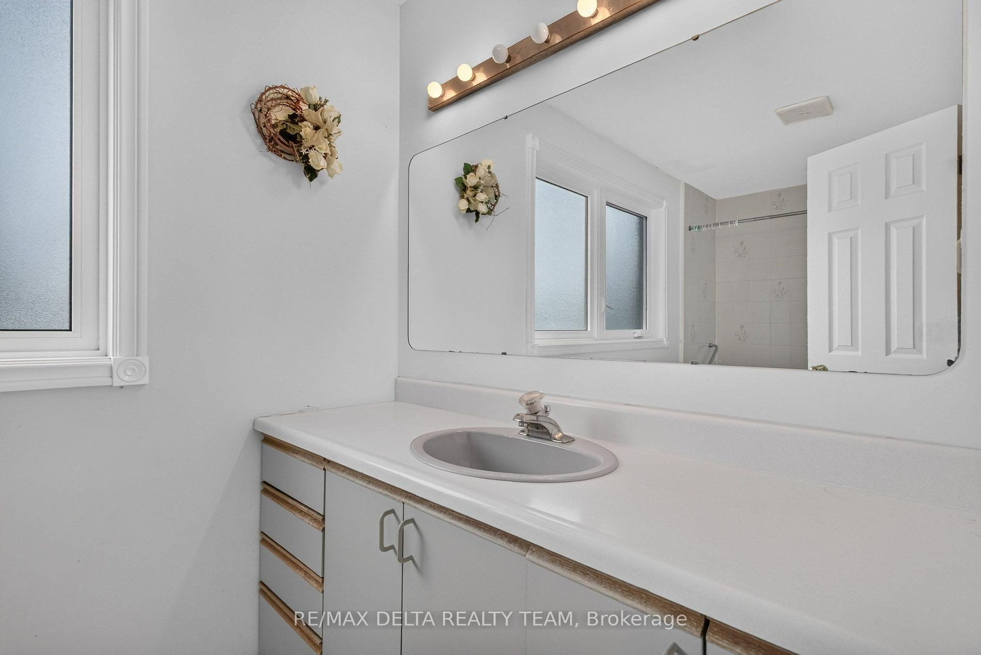 Photo 15 of 13 Sherk Crescent, Ottawa, Kanata - Kanata Lakes/Heritage Hills — HOMEH