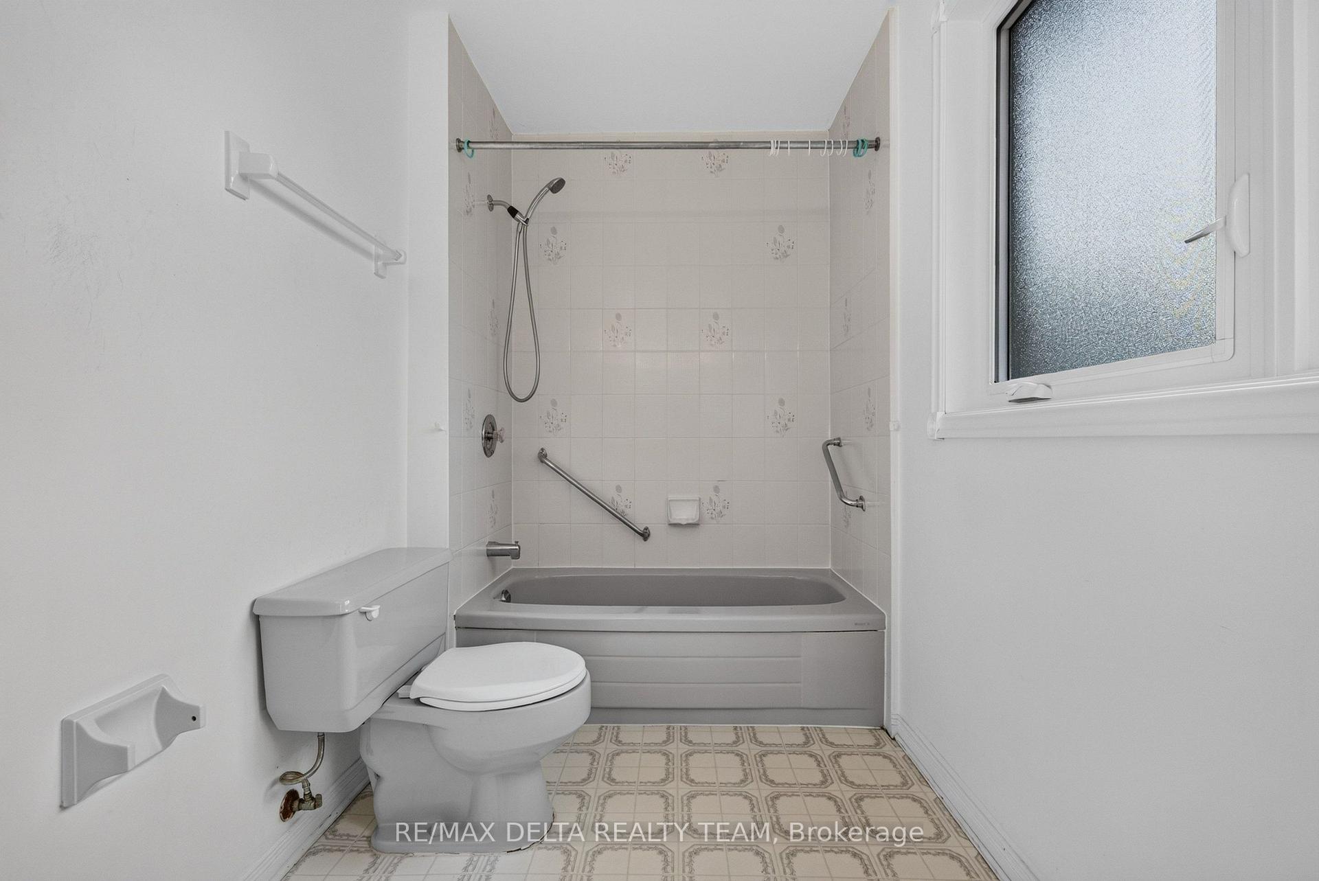 Photo 16 of 13 Sherk Crescent, Ottawa, Kanata - Kanata Lakes/Heritage Hills — HOMEH