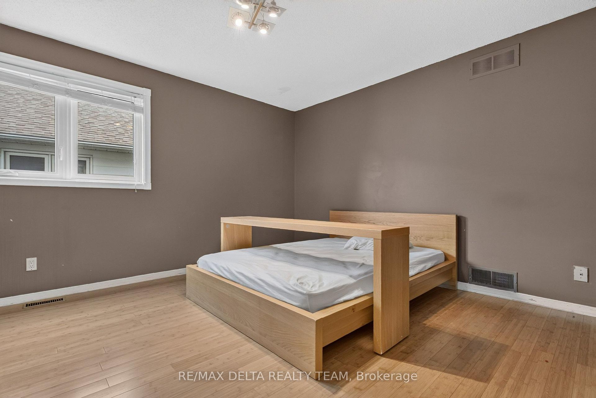 Photo 18 of 13 Sherk Crescent, Ottawa, Kanata - Kanata Lakes/Heritage Hills — HOMEH