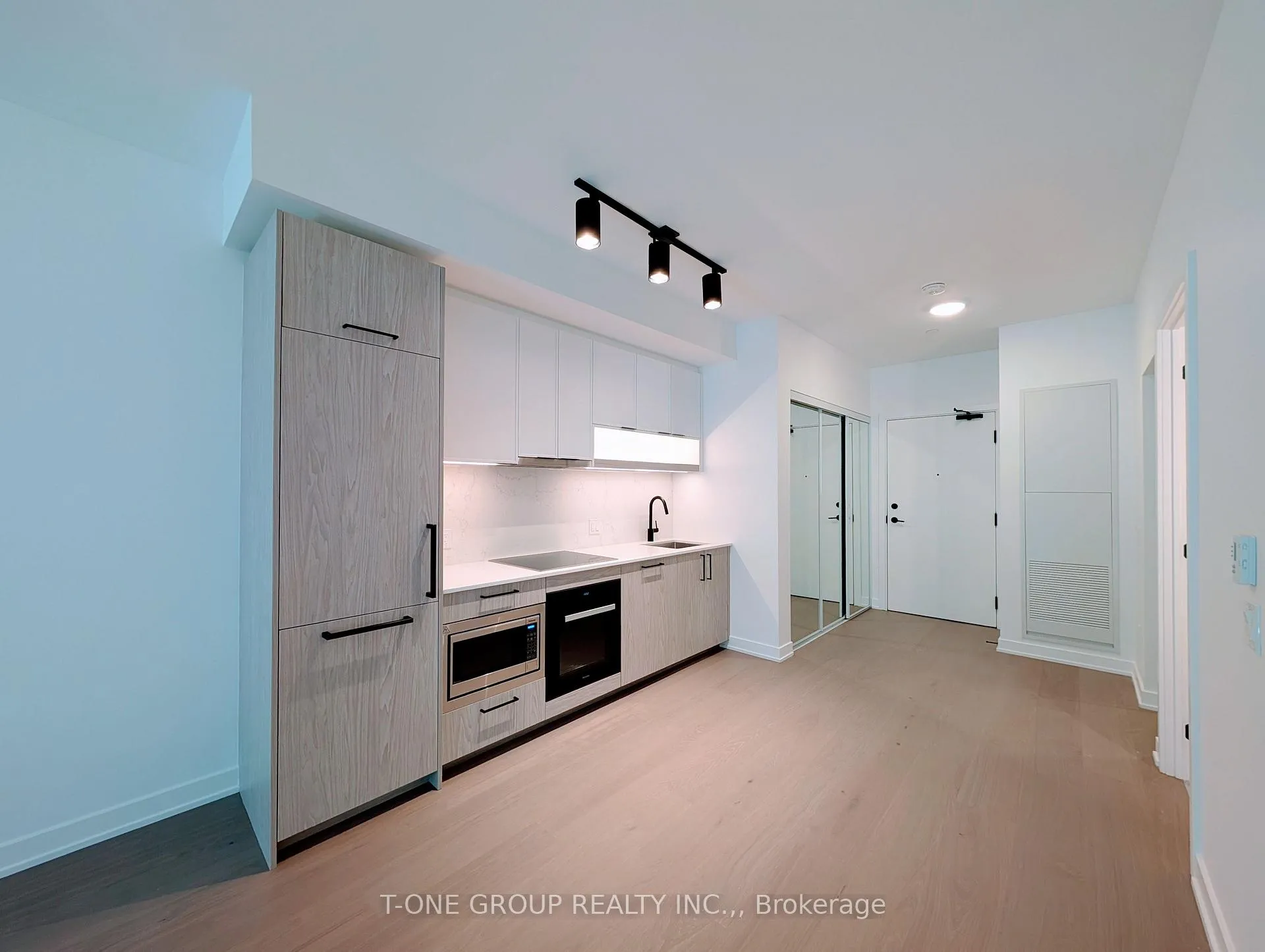 Photo 2 of Unit 739, 63 Montclair Avenue, Toronto, Mount Pleasant West — HOMEH