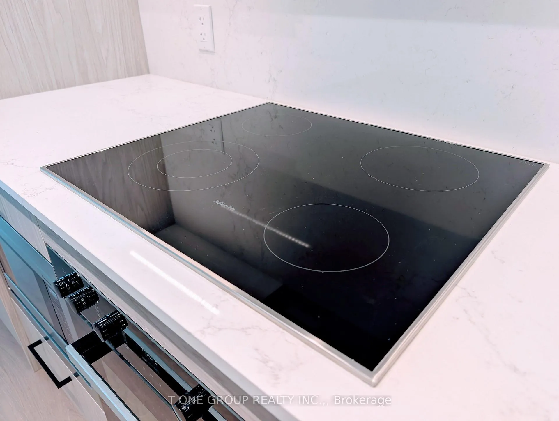 Photo 7 of Unit 739, 63 Montclair Avenue, Toronto, Mount Pleasant West — HOMEH