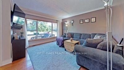 Photo 3 of 369 Paliser Crescent S, Richmond Hill, Harding — HOMEH