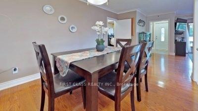 Photo 4 of 369 Paliser Crescent S, Richmond Hill, Harding — HOMEH