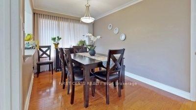 Photo 5 of 369 Paliser Crescent S, Richmond Hill, Harding — HOMEH