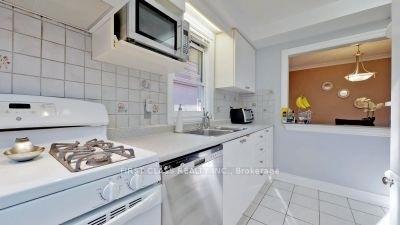Photo 7 of 369 Paliser Crescent S, Richmond Hill, Harding — HOMEH