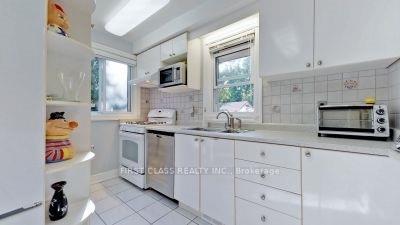 Photo 8 of 369 Paliser Crescent S, Richmond Hill, Harding — HOMEH
