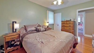 Photo 10 of 369 Paliser Crescent S, Richmond Hill, Harding — HOMEH