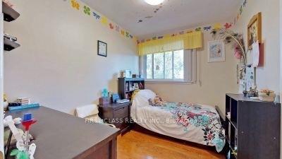 Photo 12 of 369 Paliser Crescent S, Richmond Hill, Harding — HOMEH
