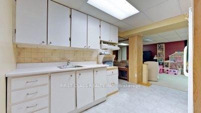 Photo 13 of 369 Paliser Crescent S, Richmond Hill, Harding — HOMEH