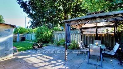 Photo 16 of 369 Paliser Crescent S, Richmond Hill, Harding — HOMEH